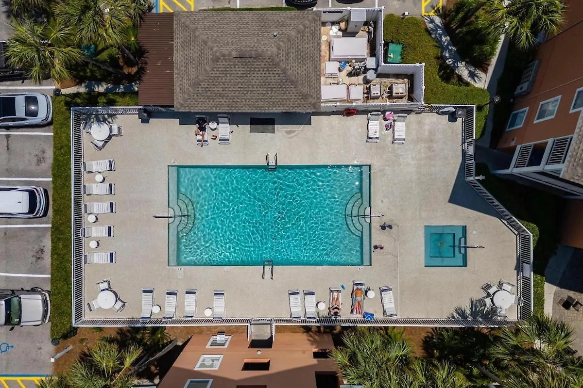 Ground Floor Coastal Condo-Beach Service Included Destin