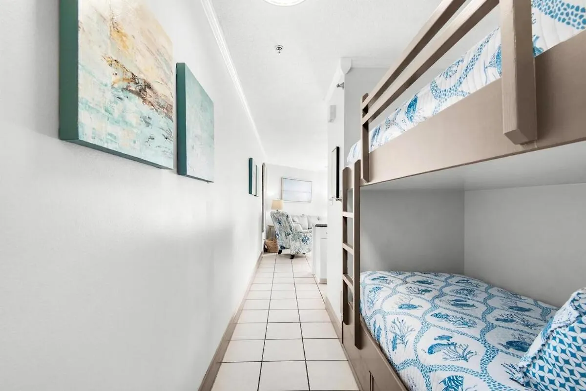 Ground Floor Coastal Condo-Beach Service Included Destin Holiday home