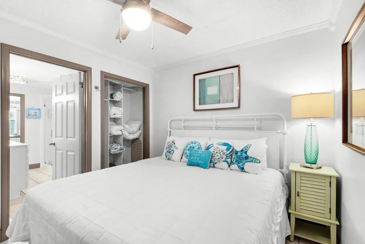 Ground Floor Coastal Condo-Beach Service Included Destin